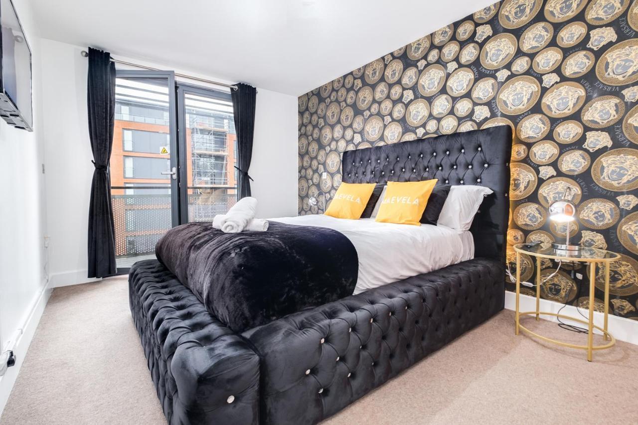Maevela Apartments - Arcadian Versace Themed Apt ☆ Huge Balcony / Free Parking → Free Netflix -2 Min Walk From Birmingham Hippodrome Theatre, Arcadian, China Town, Sidewalk Club, Gay Village, 5 Mins From New Street Train Station - Birmingham Grand Ce Esterno foto
