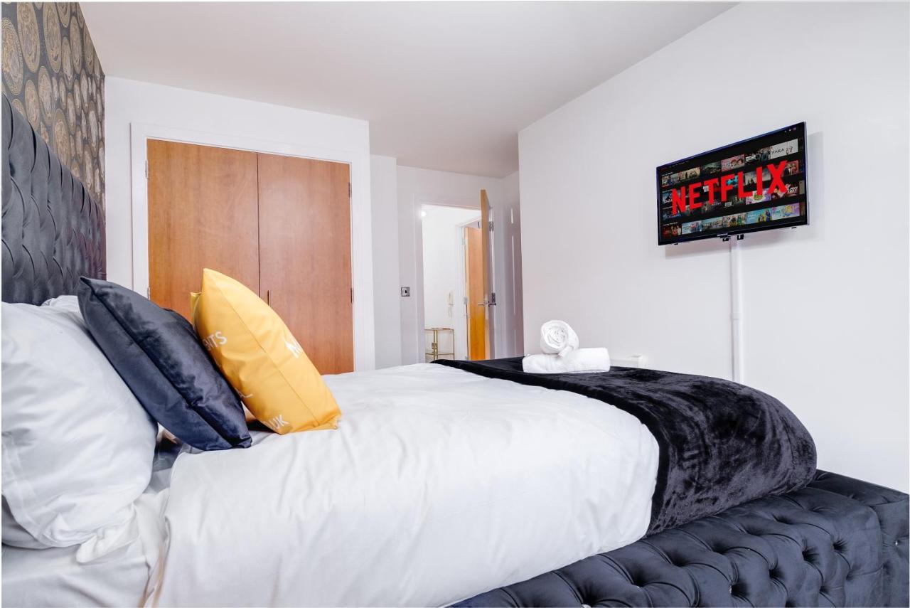 Maevela Apartments - Arcadian Versace Themed Apt ☆ Huge Balcony / Free Parking → Free Netflix -2 Min Walk From Birmingham Hippodrome Theatre, Arcadian, China Town, Sidewalk Club, Gay Village, 5 Mins From New Street Train Station - Birmingham Grand Ce Esterno foto