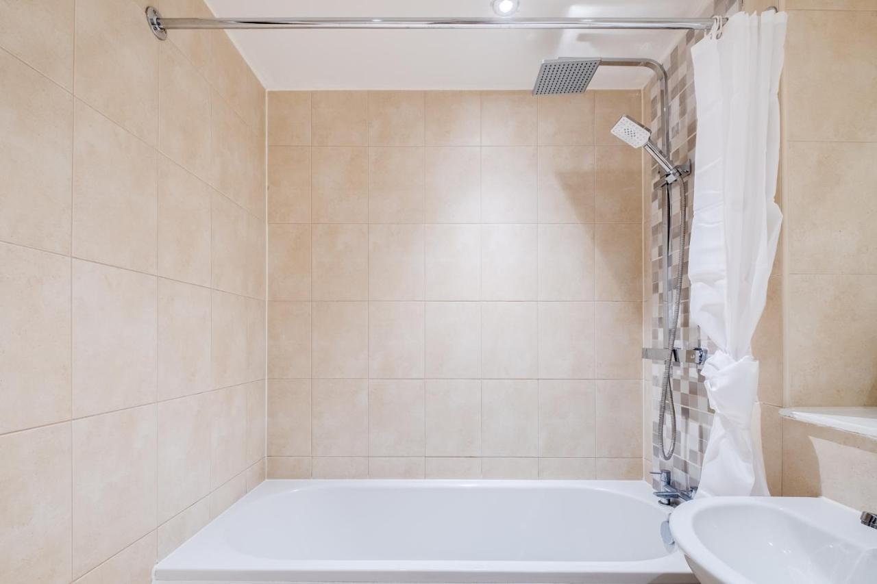 Maevela Apartments - Arcadian Versace Themed Apt ☆ Huge Balcony / Free Parking → Free Netflix -2 Min Walk From Birmingham Hippodrome Theatre, Arcadian, China Town, Sidewalk Club, Gay Village, 5 Mins From New Street Train Station - Birmingham Grand Ce Esterno foto