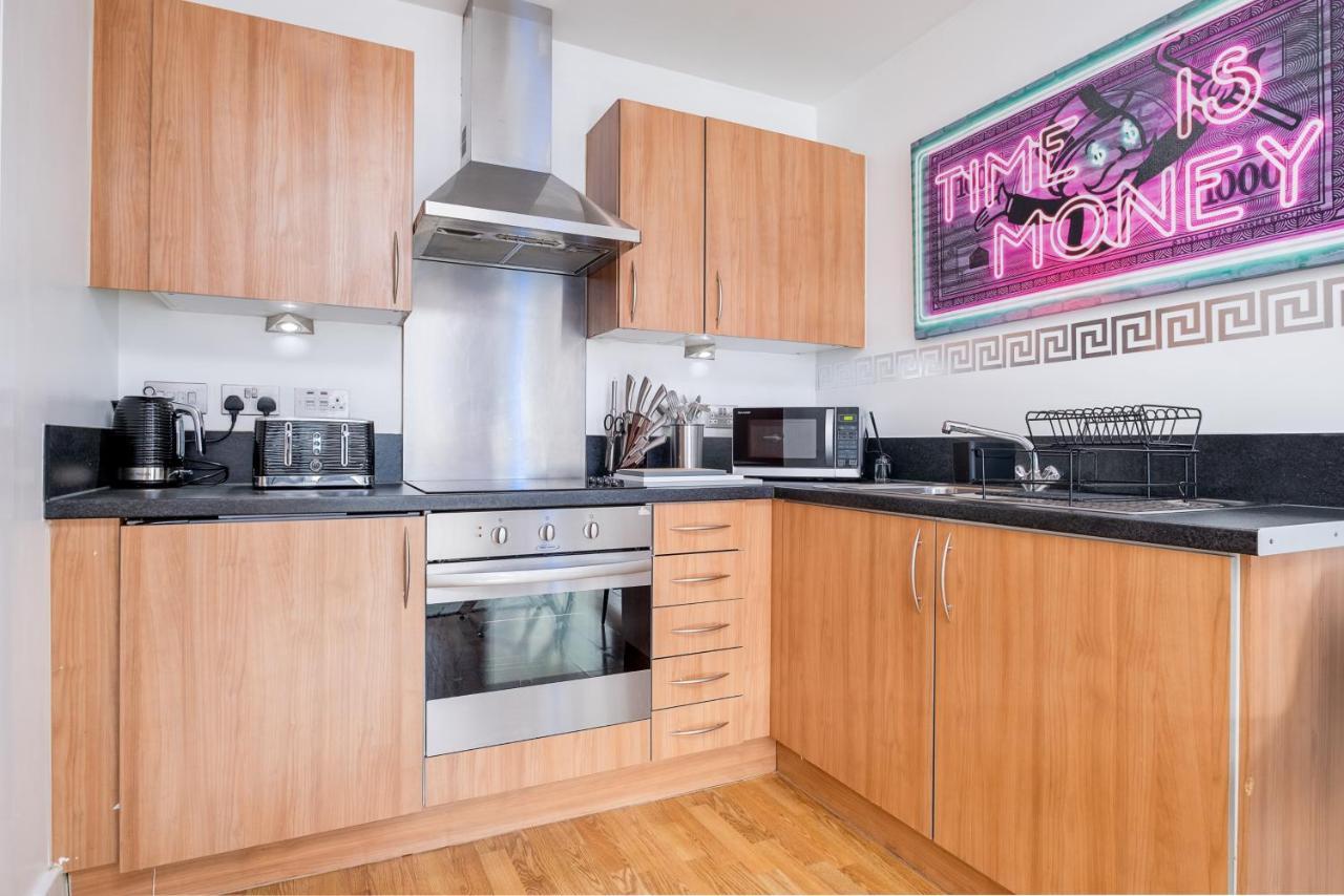 Maevela Apartments - Arcadian Versace Themed Apt ☆ Huge Balcony / Free Parking → Free Netflix -2 Min Walk From Birmingham Hippodrome Theatre, Arcadian, China Town, Sidewalk Club, Gay Village, 5 Mins From New Street Train Station - Birmingham Grand Ce Esterno foto