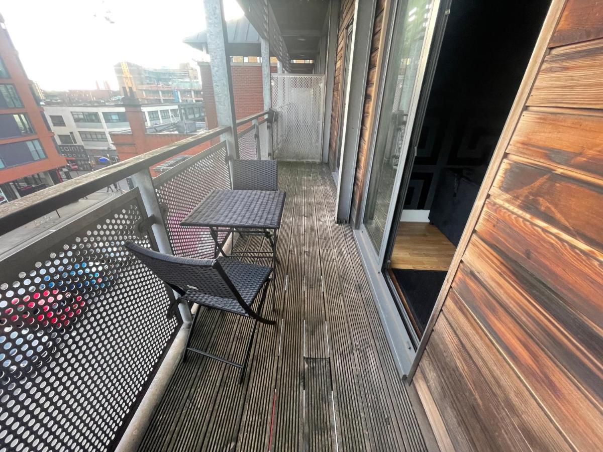 Maevela Apartments - Arcadian Versace Themed Apt ☆ Huge Balcony / Free Parking → Free Netflix -2 Min Walk From Birmingham Hippodrome Theatre, Arcadian, China Town, Sidewalk Club, Gay Village, 5 Mins From New Street Train Station - Birmingham Grand Ce Esterno foto