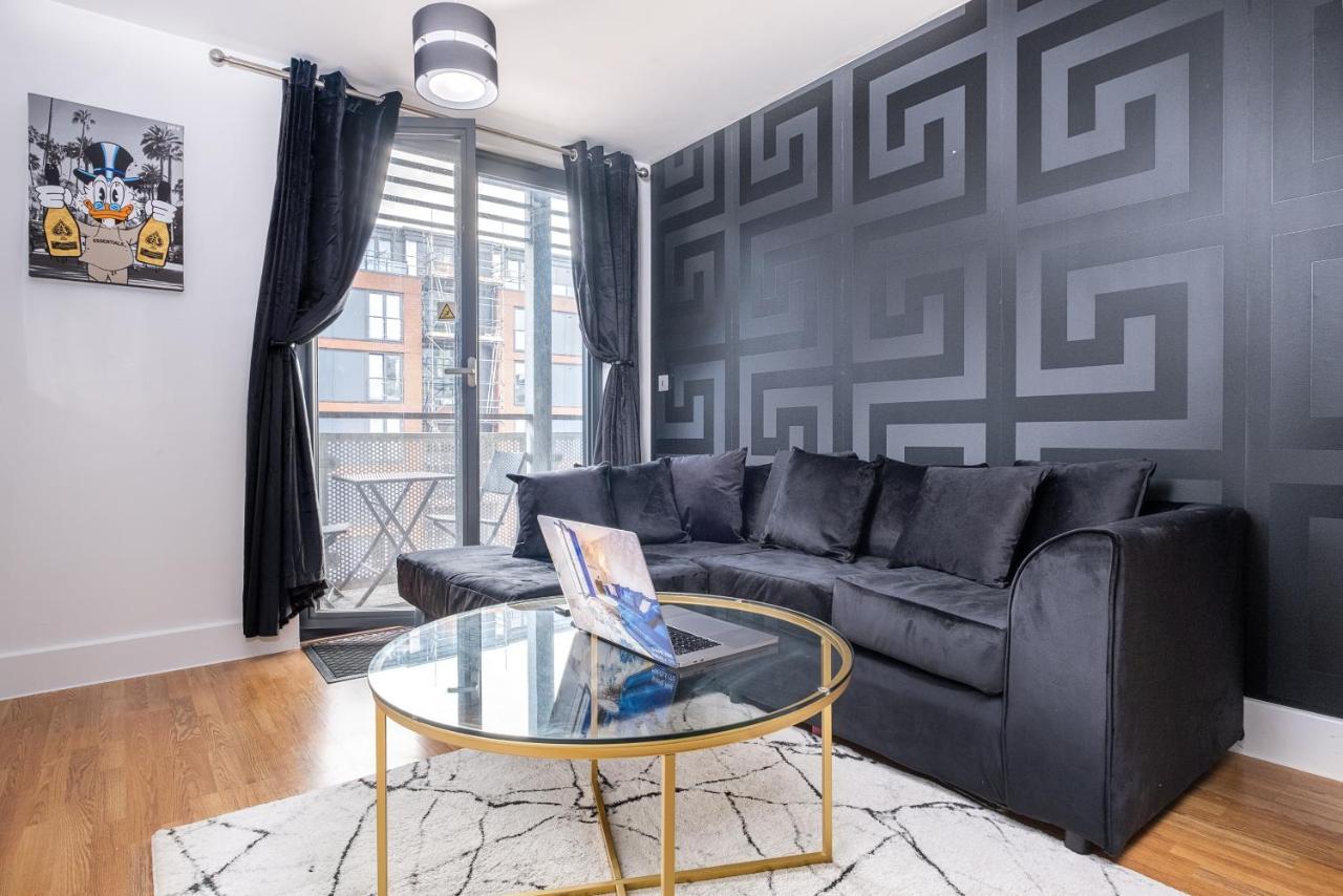 Maevela Apartments - Arcadian Versace Themed Apt ☆ Huge Balcony / Free Parking → Free Netflix -2 Min Walk From Birmingham Hippodrome Theatre, Arcadian, China Town, Sidewalk Club, Gay Village, 5 Mins From New Street Train Station - Birmingham Grand Ce Esterno foto
