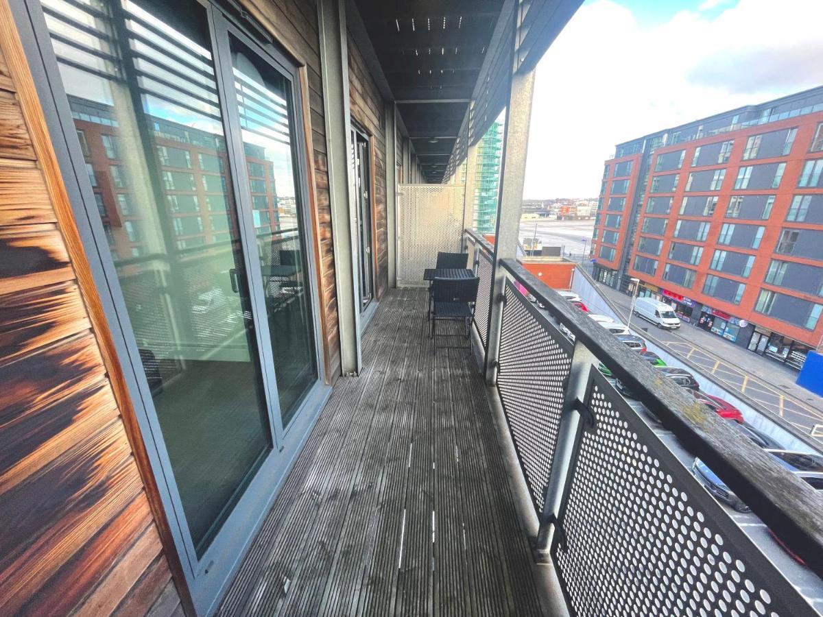 Maevela Apartments - Arcadian Versace Themed Apt ☆ Huge Balcony / Free Parking → Free Netflix -2 Min Walk From Birmingham Hippodrome Theatre, Arcadian, China Town, Sidewalk Club, Gay Village, 5 Mins From New Street Train Station - Birmingham Grand Ce Esterno foto
