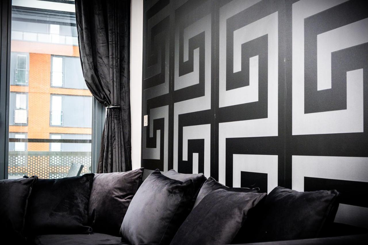 Maevela Apartments - Arcadian Versace Themed Apt ☆ Huge Balcony / Free Parking → Free Netflix -2 Min Walk From Birmingham Hippodrome Theatre, Arcadian, China Town, Sidewalk Club, Gay Village, 5 Mins From New Street Train Station - Birmingham Grand Ce Esterno foto